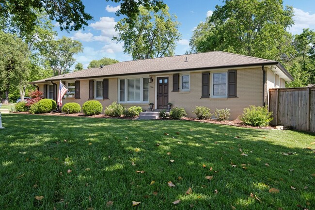 Building Photo - 700 Mohawk Dr