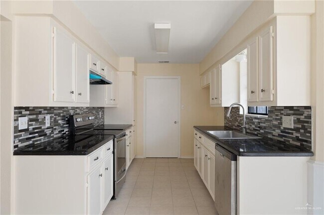Building Photo - 3104 Goldcrest Ave