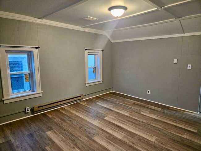 Building Photo - 2nd Floor 1 bedroom Apartment Niles