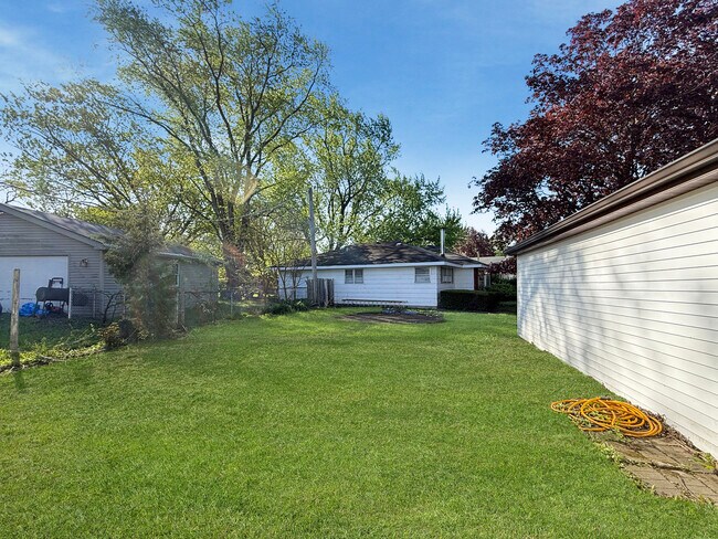 Building Photo - 59 Chestnut Cir