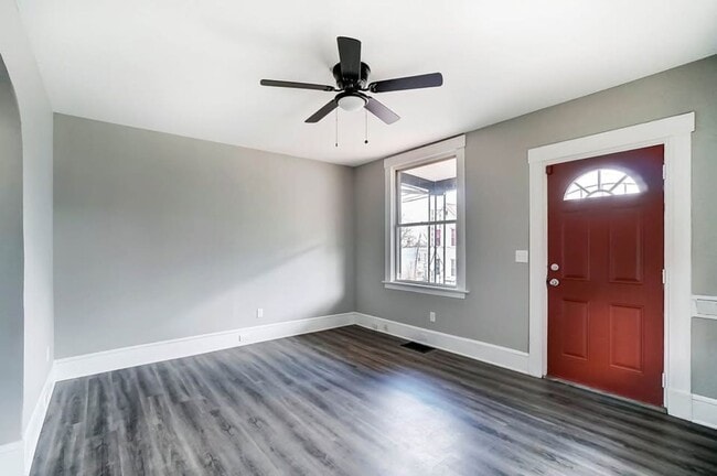 Building Photo - Updated 3 Bed 1 Bath in Price Hill!