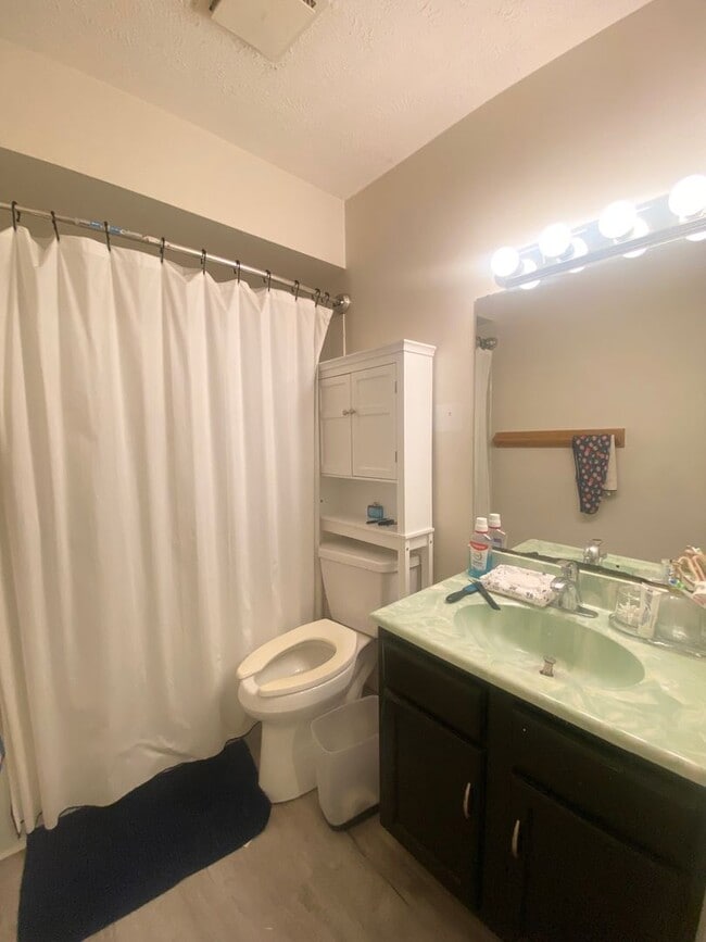 Building Photo - 1504 Ensign Dr