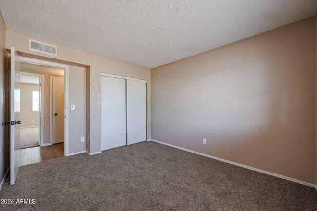 Building Photo - 7119 W Cameron Dr