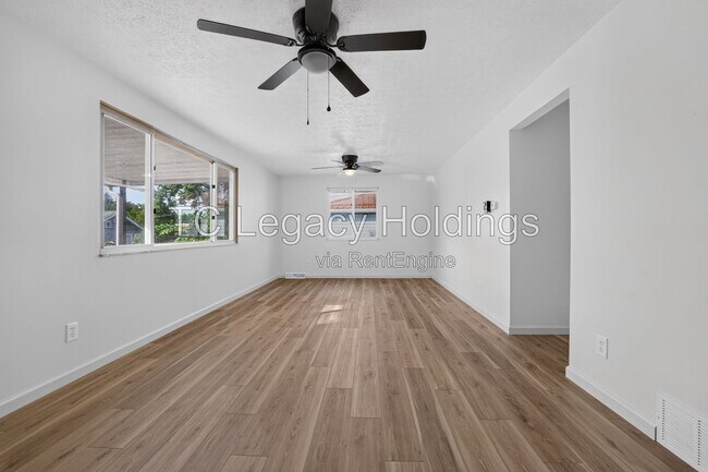 Building Photo - 729 Ridgeway Ave