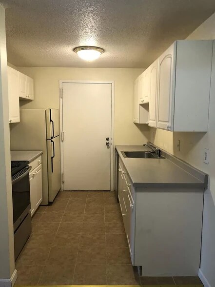 Building Photo - 7 Village Rock Ln