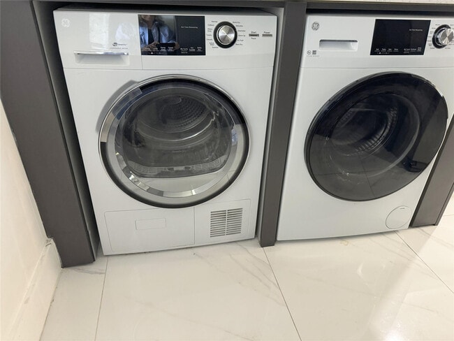 Building Photo - 6800 Cypress Rd