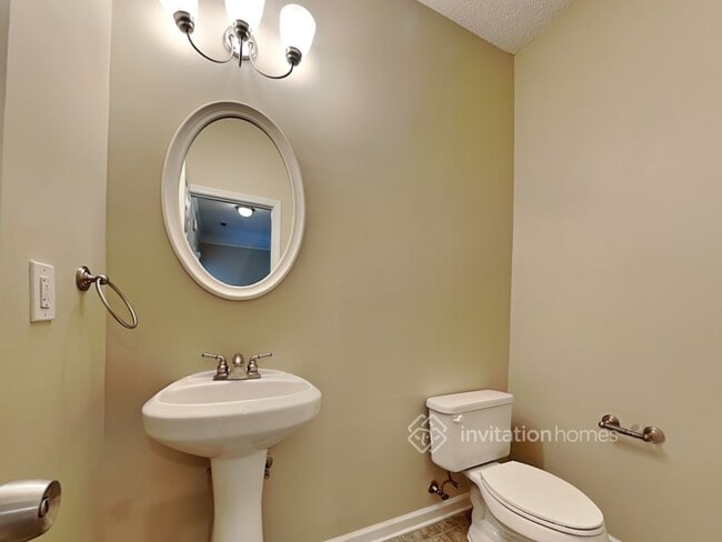 Building Photo - 526 Hansen Dr