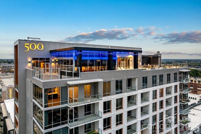 Building Photo - 500 W Trade St