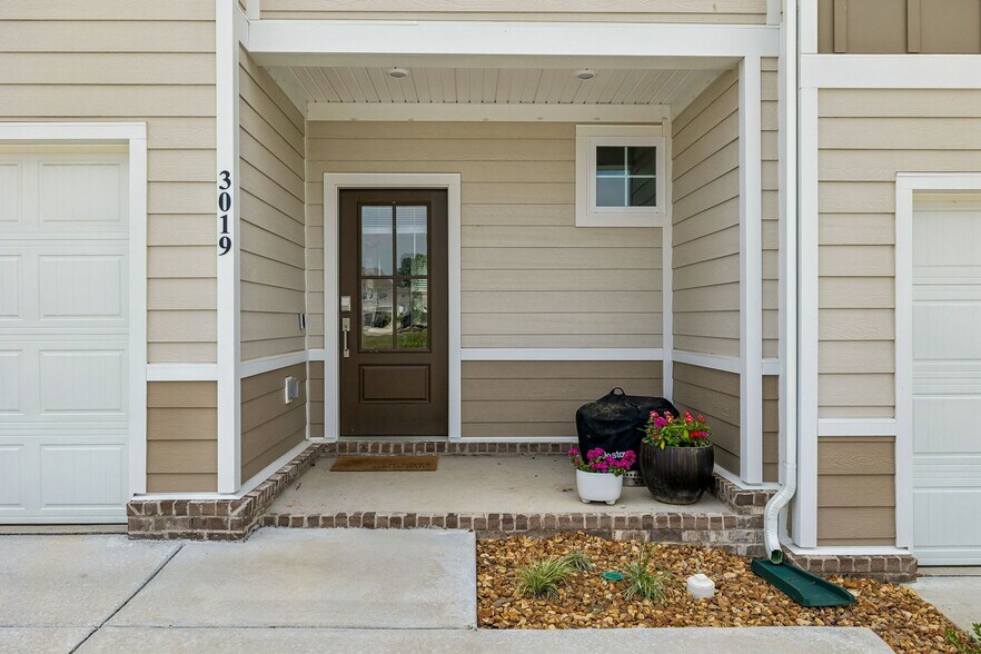 Building Photo - 3019 Seguaro Ln