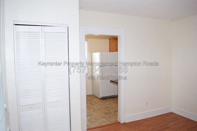 Building Photo - 857 W 41st St
