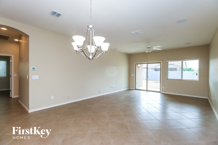 Building Photo - 625 W Mangrove Rd