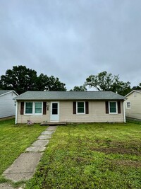 Building Photo - Cozy 3 bed 1 bath w Central HVAC