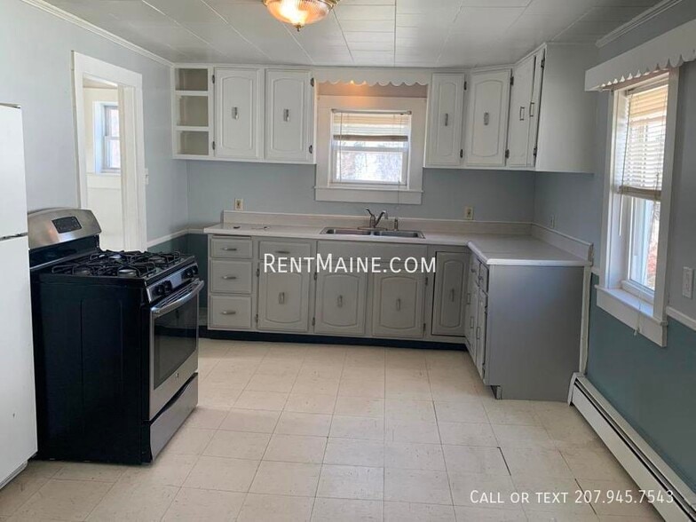 Building Photo - 322 Grove St