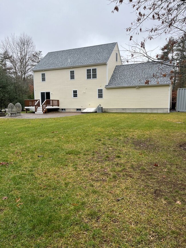 Building Photo - Executive 3br / 2.5 ba home in Middleboro