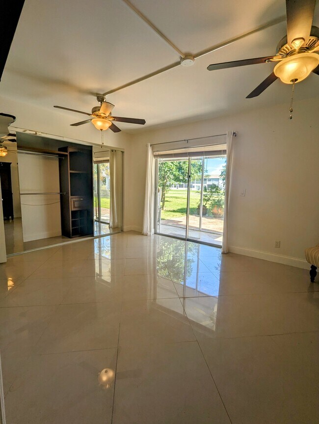 Large BR w Custom Mirrored Closets - 173 Berkshire I
