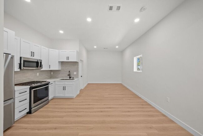 Building Photo - 2333 Ridge View Dr