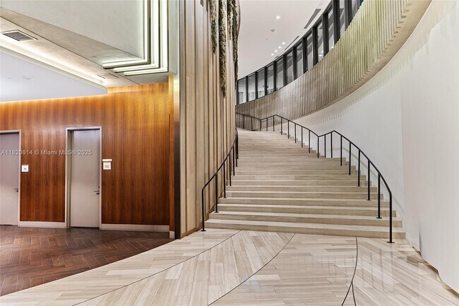 Building Photo - 2831 S Bayshore Dr