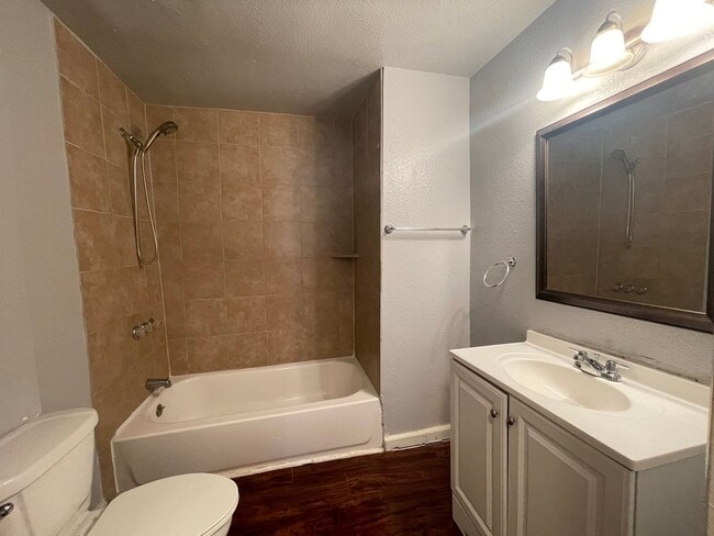 Building Photo - 4 Bed / 2 Bath Home in Historic Southside ...