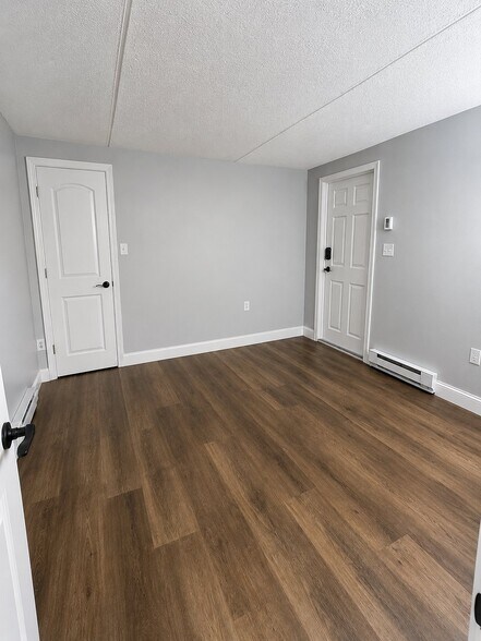 Building Photo - 20 Woodland Dr