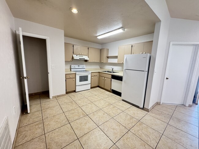 Building Photo - 387 Acorn Ln
