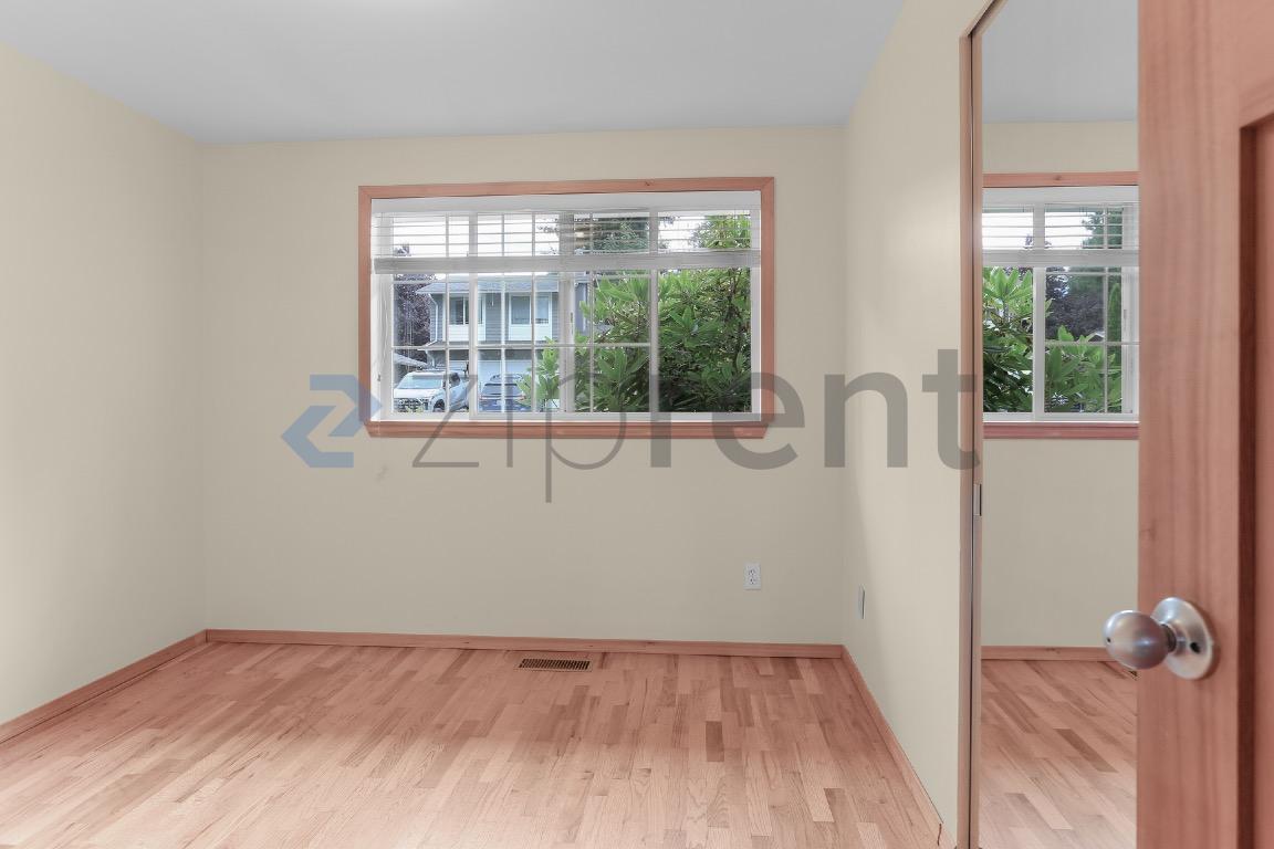Building Photo - Unit