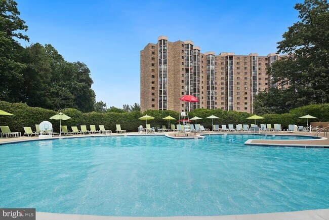 Building Photo - 5901 Mt Eagle Dr