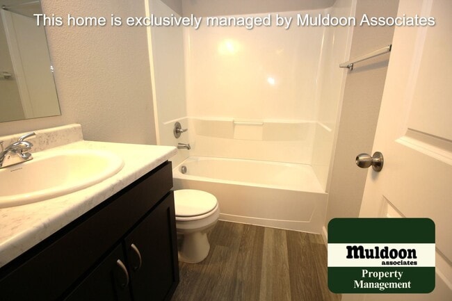 Building Photo - Beautiful end unit townhome
