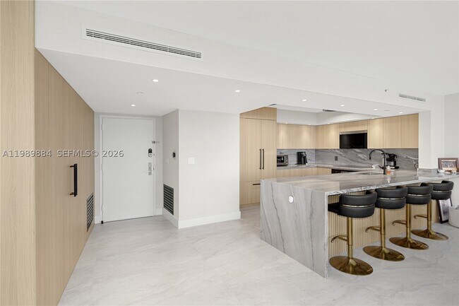 Building Photo - 1800 Sunset Harbour Dr