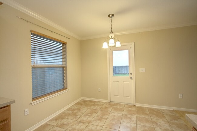Building Photo - 2201 Abeto Dr