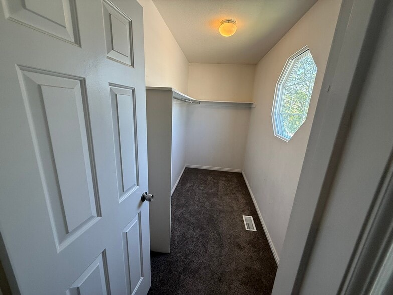 Building Photo - 1242 Freshman Cir