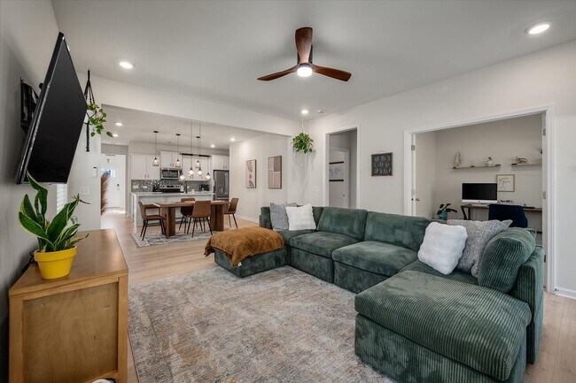 Building Photo - Beautiful 4 Bedroom Home with Office in Nexton