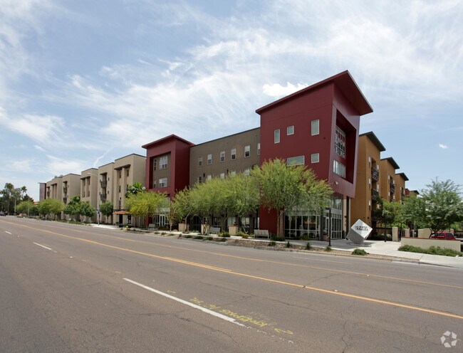 Building Photo - SoL