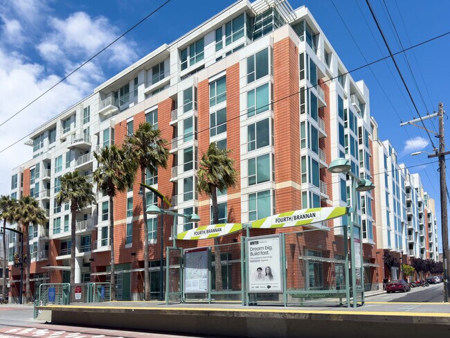 Building Photo - 555 4th St