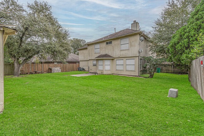 Building Photo - 16818 Parliament St