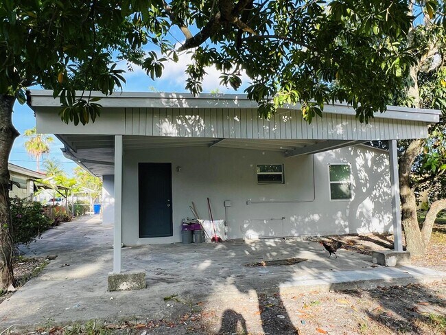 Building Photo - 525 NW 22nd Ave