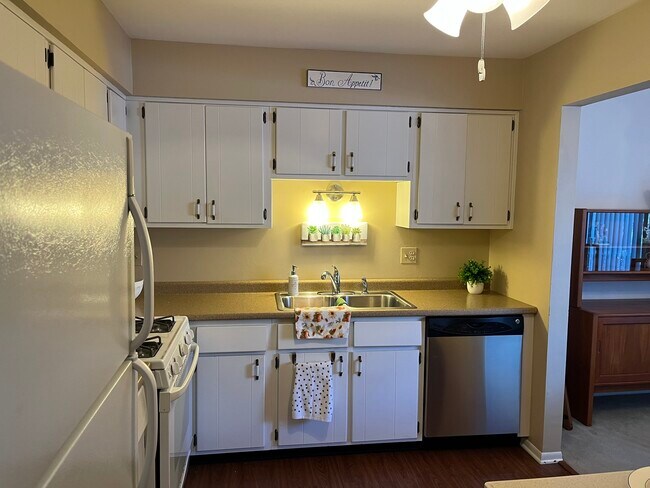 Building Photo - 1607 Thames Ct