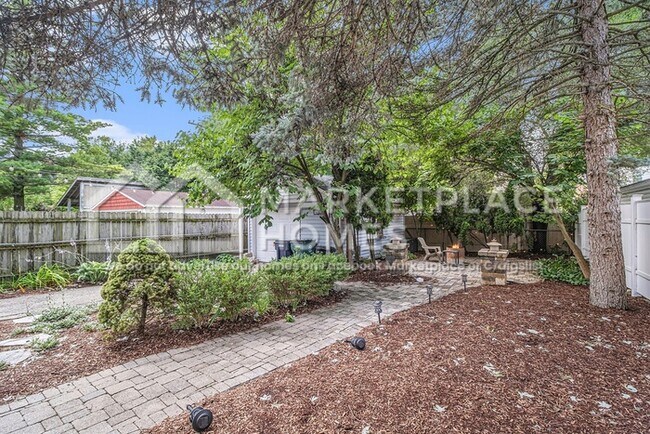 Building Photo - 612 S Dorchester Ave