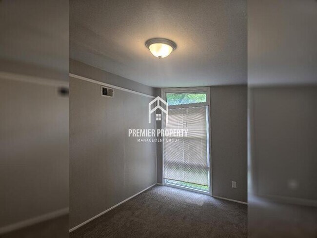 Building Photo - 920 St Anthony Ln