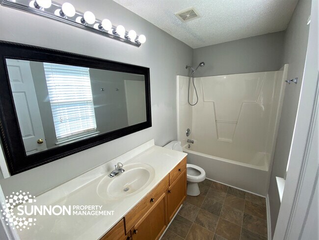 Building Photo - Adorable 3 BR 2.5 BA Updated House + Garage