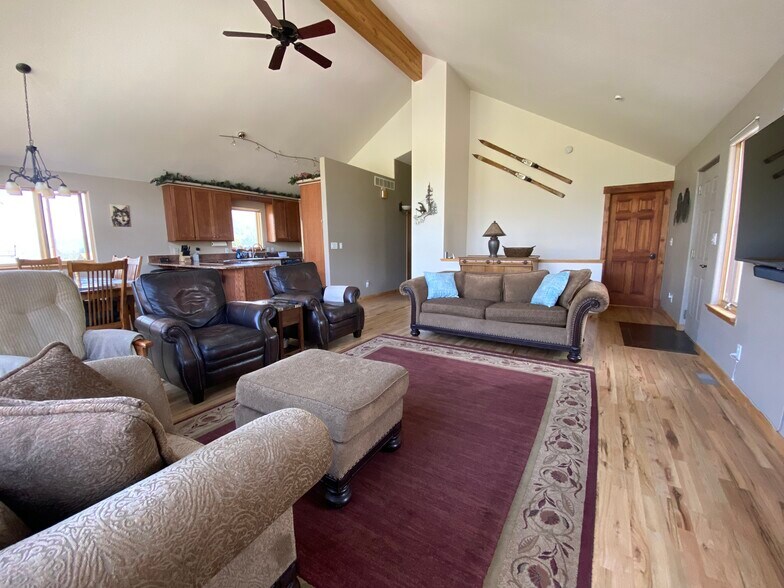Upstairs Living Room - 588 Lake View Cir W