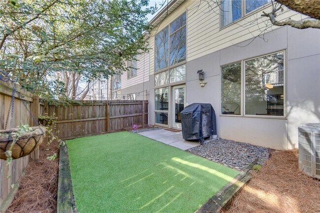 Building Photo - 1213 Van Allen Mews NW