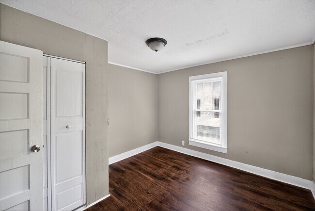 Building Photo - 225 Sunset Ave