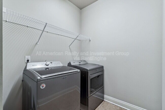 Building Photo - 2381 Belmont Dr