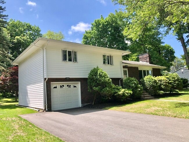 Building Photo - 15 Sycamore Rd