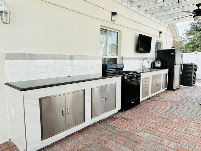 Building Photo - 8885 Palisades Beach Ave