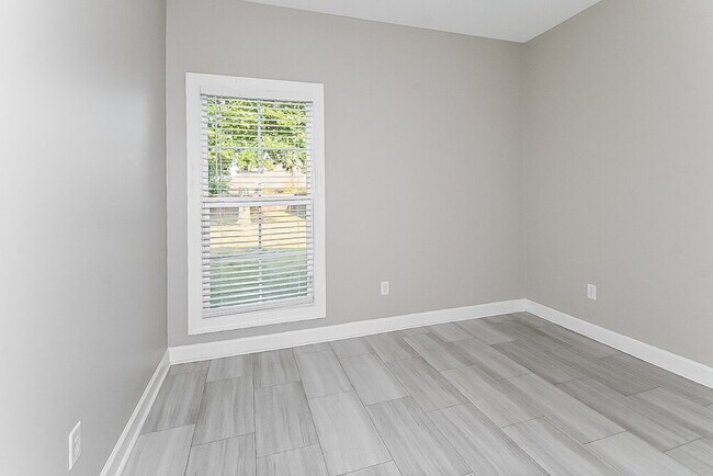 Building Photo - 3400 Valley Crest Dr