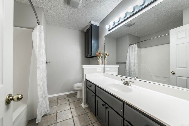Building Photo - 216 Chantilly Cir
