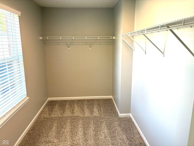 Building Photo - 5761 Cantigny Way S