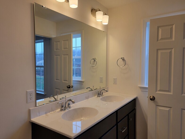 Building Photo - 2485 Artesian Way