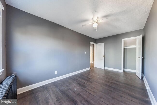 Building Photo - 905 19th St NE